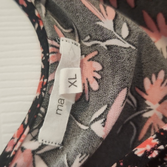 Maurices cold shoulder top - Picture 6 of 6